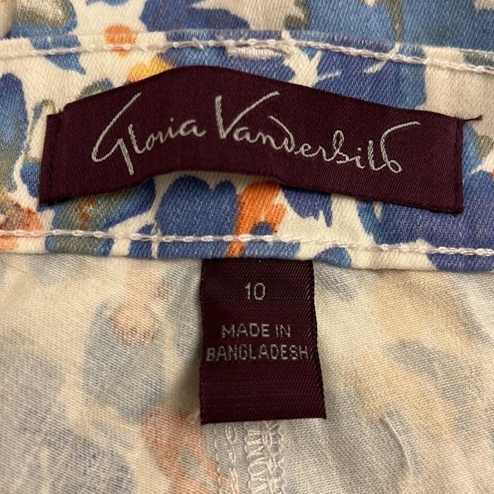 Gloria Vanderbilt ladies capris - Picture 9 of 10